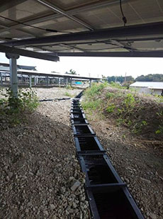 図3●静岡県静岡市における急傾斜地の排水溝工事事例。