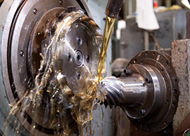図2●金子歯車工業で加工中のスパイラルベベルギヤ